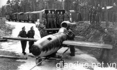 Người ta cũng đưa ra một phương án dùng một máy bay ném bom He 111 mang theo một hoặc hai chiếc Reichenberg ở dưới cánh, bay đến gần mục tiêu rồi phóng Reichenberg đi.